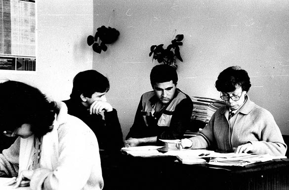 На кафедре со студентами, середина 70-х