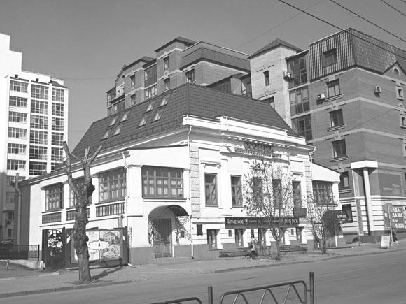 Бывшая усадьба Крутовских по улице Каратанова, 11 (новодел)