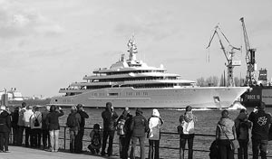 €360 млн заплатил за свою 160-метровую яхту «Eclipse» («Затмение») российский миллиардер Роман Абрамович.