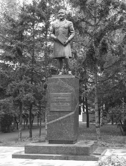 Памятник одному из основателей мировой тюркологии, нашему земляку Н. Катанову, есть в Казани