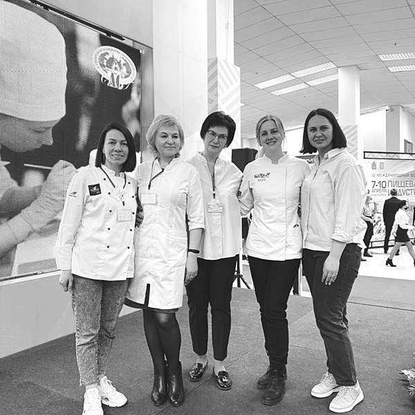 Организаторы Сибирского форума хлебопечения с членами жюри чемпионата.  Ирина Максимова — в центре.